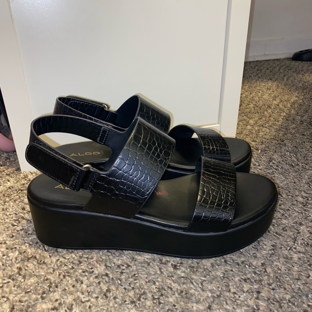 ALDO BLACK PLATFORM SANDALS SIZE 8